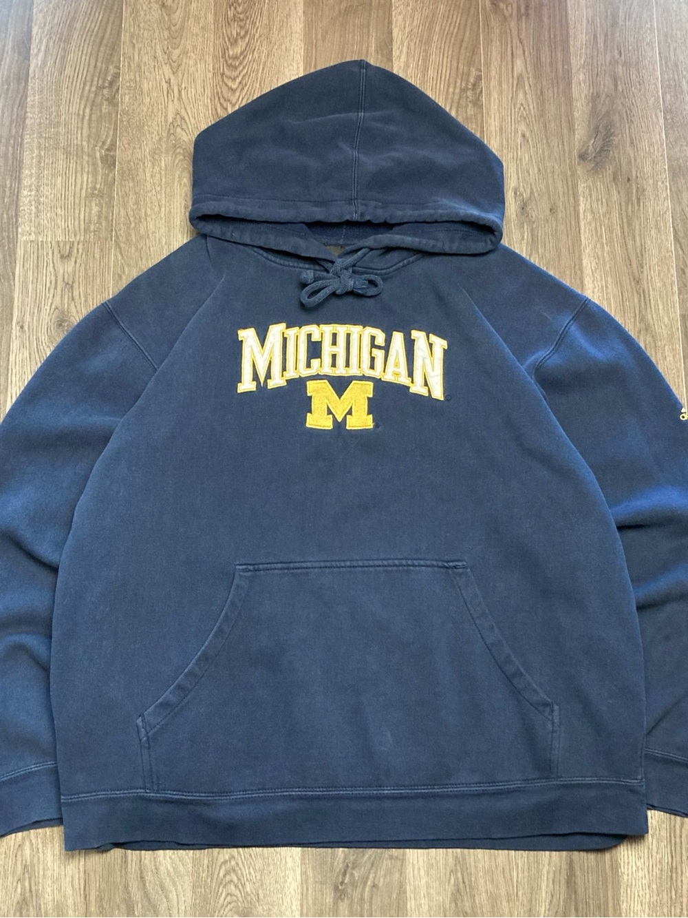 Vintage 2000s Michigan Wolverines Spellout Hoodie Menโs Size Large